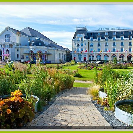 Cabourg, Appartement plain pied avec terrasse accès direct à la plage Esterno foto