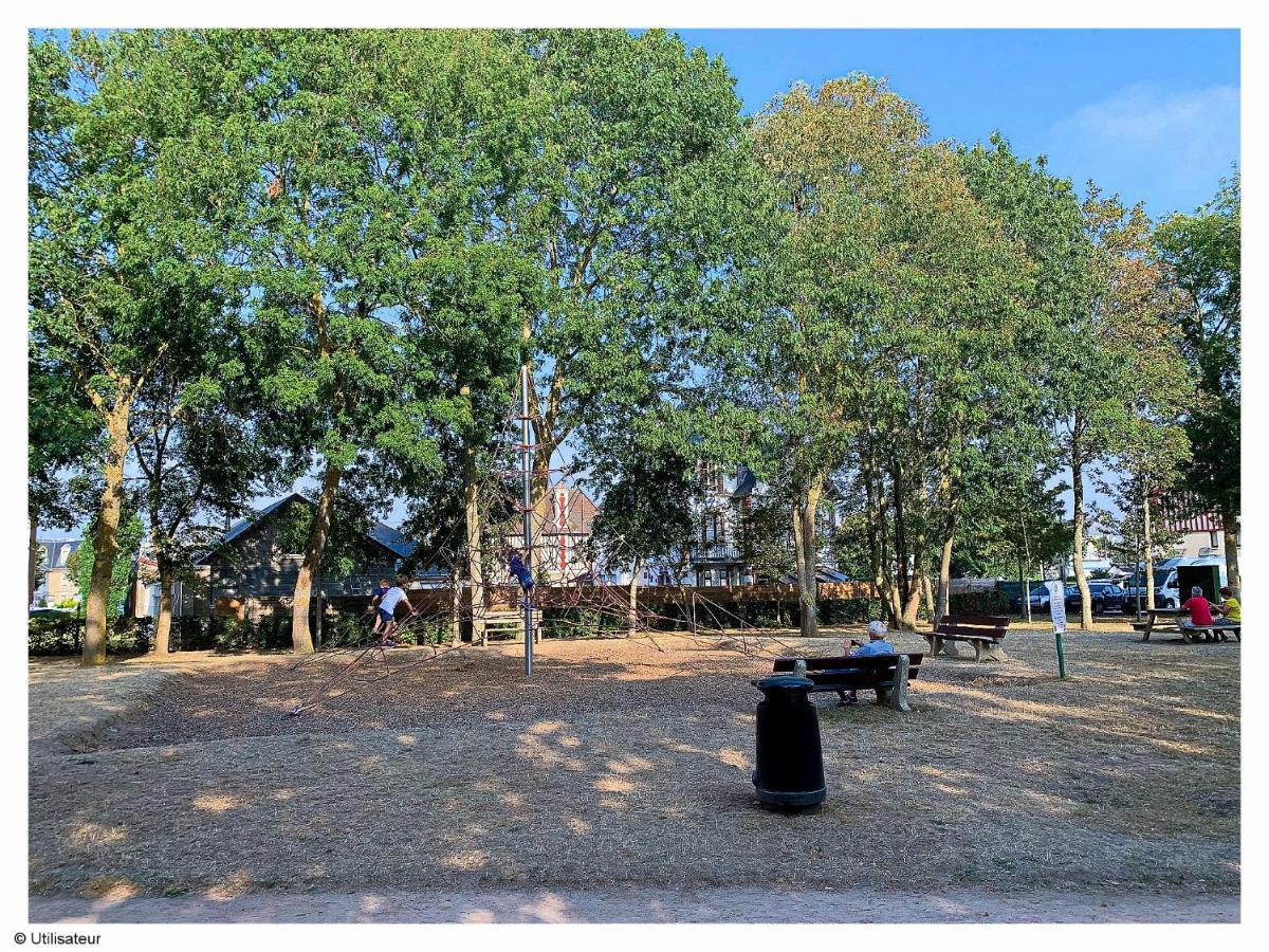 Cabourg, Appartement plain pied avec terrasse accès direct à la plage Esterno foto